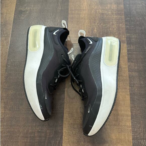 Nike Air Max Motion 2 Sneakers Black White Women’s Size 7 Running Shoes - Picture 3 of 8